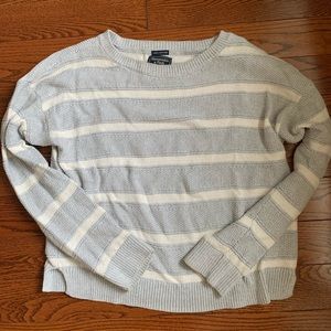 Women’s crew neck sweater/Size M